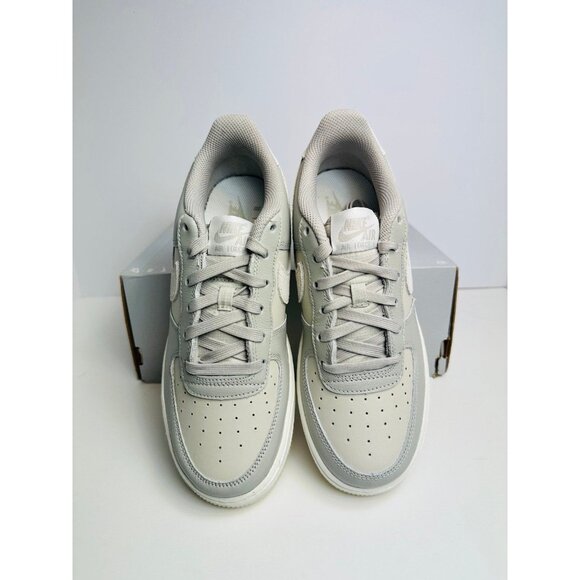 6Y AIR FORCE 1 LV8 GS LIFESTYLE SHOES Light Bone/Light Iron HF5349-001 - Picture 6 of 7